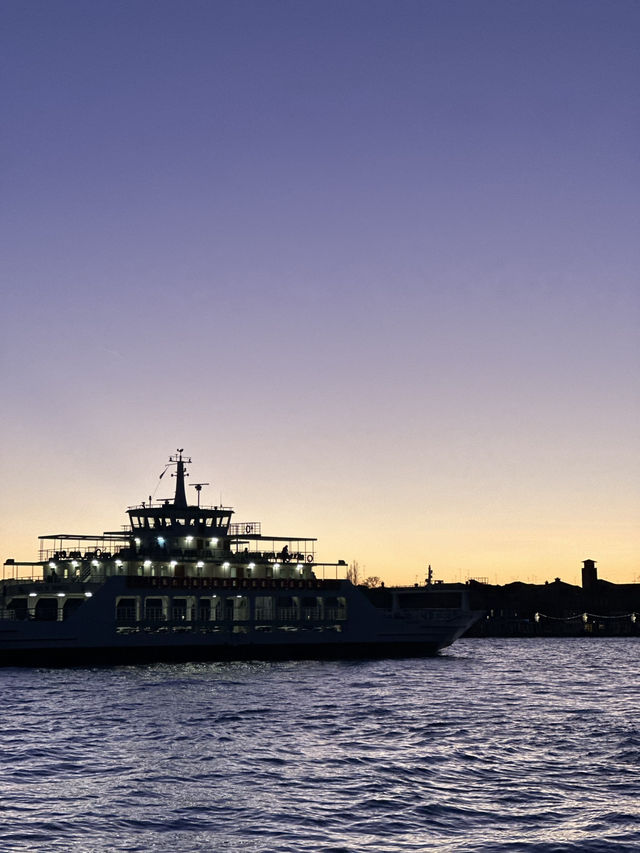 The Hour Of The Lion: Venice’s Twilight Ritual