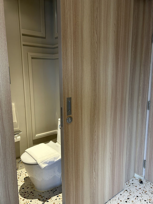 Decent no-frills stay at Mercure Surawong