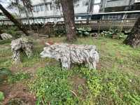 走進臥松園區