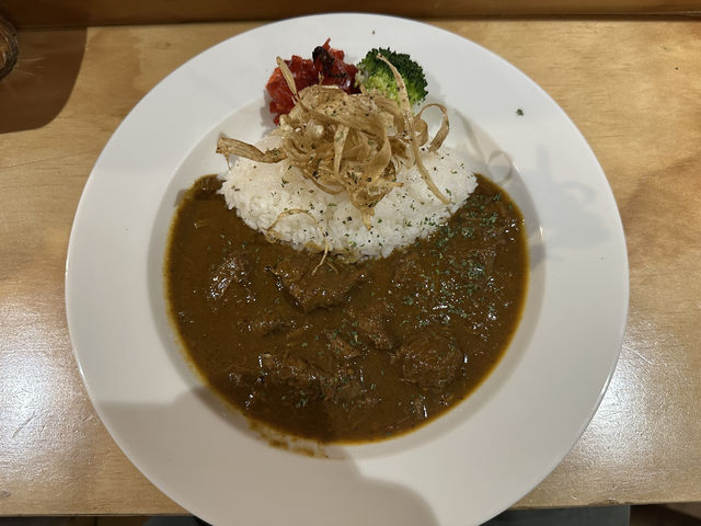 【極みラーメン＆カレー｜チェンマイ“心にしみる、日本のビーフカレーがここに！”】