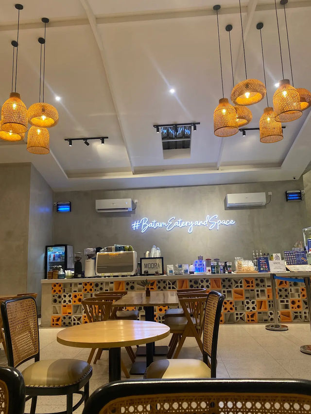Moora Eatery: Batam’s Lakeside Flavor Haven