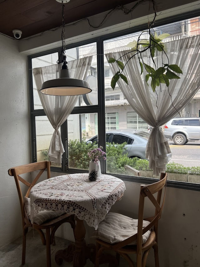 Lagom House, Hat Yai’s Cozy Canvas of Cakes and Calm