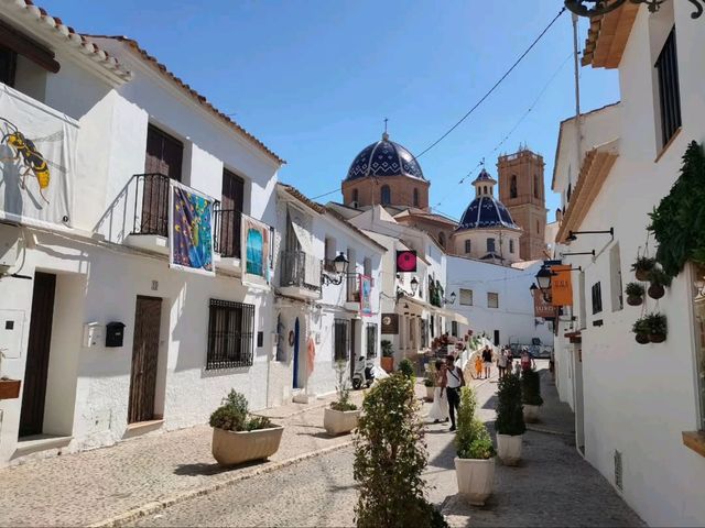 White Walls, Blue Domes, and Major Chill