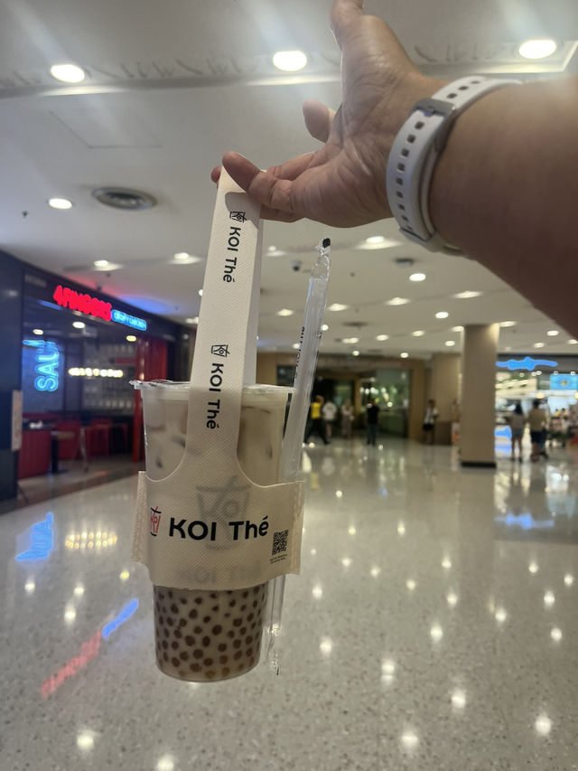 🧋 Silken Sips & Bursting Pearls — Golden Bubble Milk Tea at The Koi