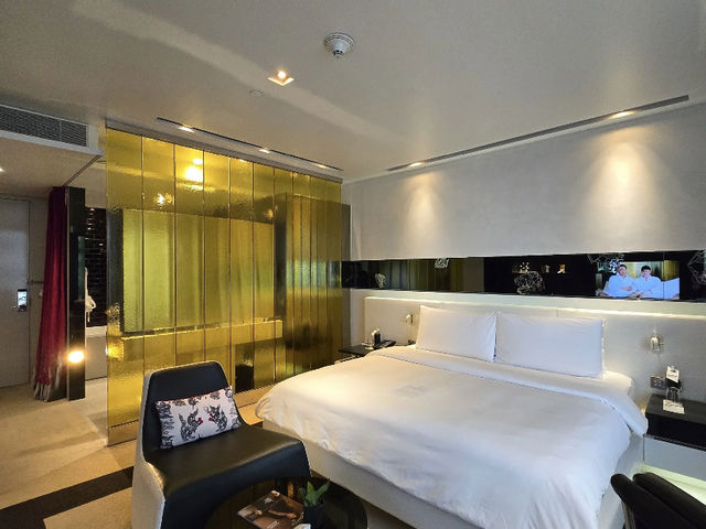 W Bangkok: A Pop of Purple & Plenty of Reasons to Stay! 💜🏨