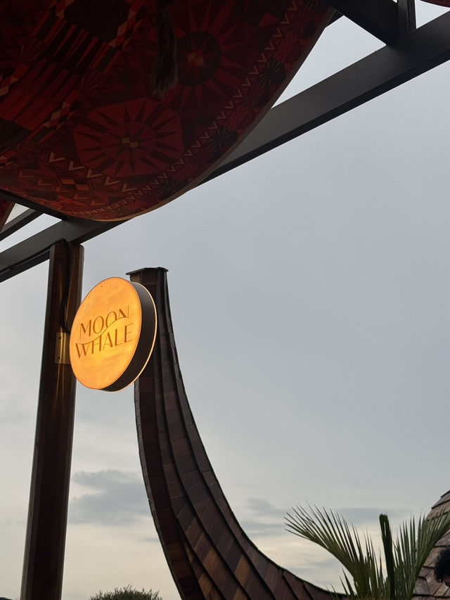 🌙 Moon Whale Pattaya – คาเฟ่สวยหรูริมทะเล