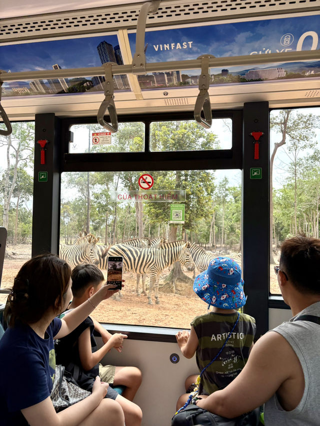 富國島珍珠野生動物園-近距離觀察猛獸，與可愛動物互動餵食