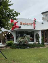 Botany Cafe - คาเฟ่สีขาวกลางสวน จิบกาแฟในวันสบายๆ