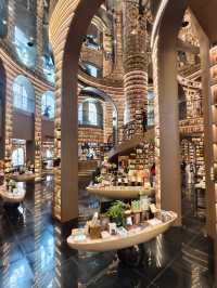 Zhongshuge Bookstore: Reading in a Dreamscape
