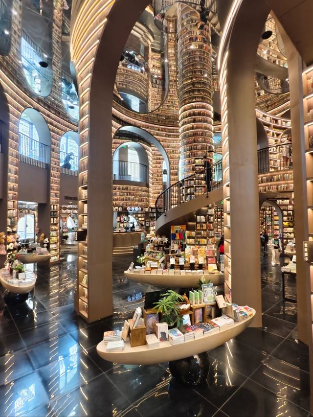Zhongshuge Bookstore: Reading in a Dreamscape