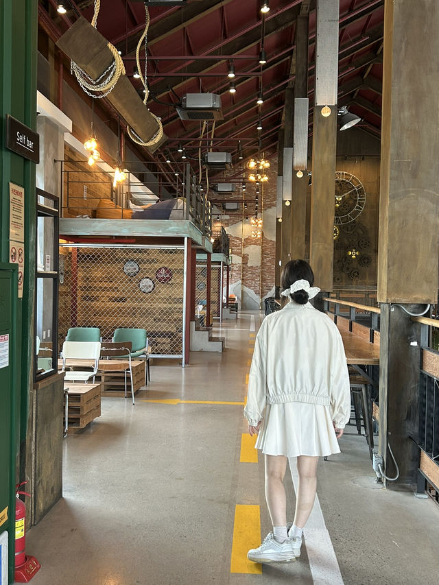 도심 속 작은 숲, 흔하지 않은 유니크한 분위기와 뷰까지 🌿☕️ 도심 속 작은 숲, 흔하지 않은 유니크한 분위기와 뷰까지 🌿☕️