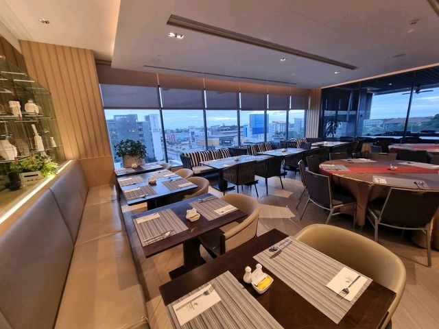 รีวิวโรงแรมHolidayinn suite Rayong city center รีวิวโรงแรมHolidayinn suite Rayong city center