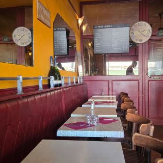 Gratin-Lover's Sanctuary by the Seine
