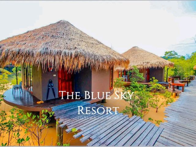 The Blue Sky Resort เกาะพยาม ระนอง