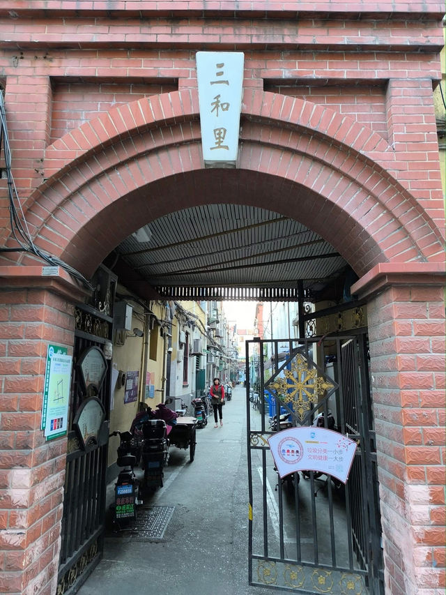 中國上海 繁華都市 蘇州河 新天地 上海灘 