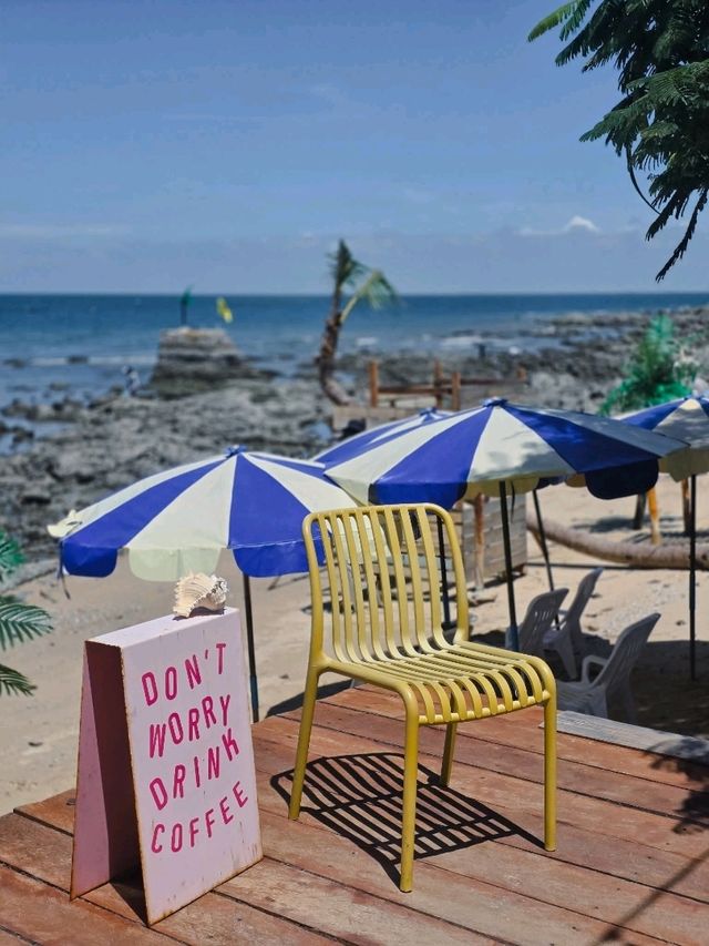 Tiny Island Cafe บางแสน ชลบุรี