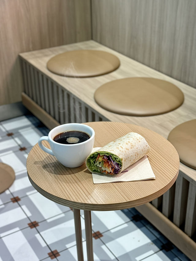 Fresh & Stylish Airport Café at Incheon T1 ✈️🥗 Fresh & Stylish Airport Café at Incheon T1 ✈️🥗