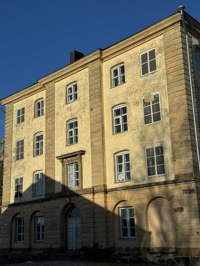 SUOMENLINNA: HELSINKI’S HISTORIC SEA FORTRESS 🏰🌊🇫🇮