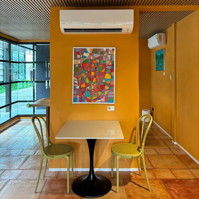 คาเฟ่ลำปาง 🎨Biscuit Cafe คาเฟ่ในหอศิลป์ คาเฟ่ลำปาง 🎨Biscuit Cafe คาเฟ่ในหอศิลป์