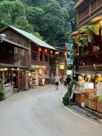 หมู่บ้านเล็กๆที่รายล้อมไปด้วยธรรมชาติสีเขียว