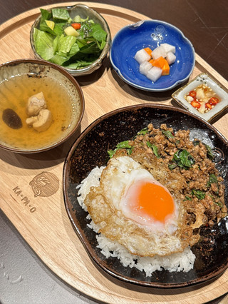 Ka-Pa-O “กาพาโอะ“ 🧄 A Chiang Mai-style basil chicken restaurant 🍽️🌶️