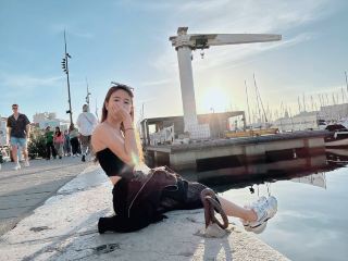 Review of a 6-Day Trip to Southern France (Provence & Côte d’Azur): Cities That Made Me Fall in Love

This spontaneous trip to Southern France turned out to be one of my most memorable European trips. The sea views, the people, and the relaxed pace of life were all wonderful.

Day 1: Marseille – A Charming Port City

We started our trip by taking the train to Marseille and chose to stay near the Vieux-Port (Old Port) area for convenience, reasonable hotel prices, and easy access to almost everything on foot.

In the evening, I recommend walking to Place Honoré d’Estienne d’Orves, just steps from the Old Port. This area is full of restaurants serving fresh seafood, where you can choose your menu right from the stalls. The atmosphere is lively but not chaotic, perfect for sipping wine or light drinks while people-watching.

⸻

Day 2: Slow-Paced Strolling

Today was a relaxed day. We explored the city center, visited the Natural History Museum of Marseille, and then hiked up to the fortress for stunning views of the sailboats lined up in the harbor.

The weather was pleasantly cool, although it can get quite sunny in the summer. Recommended to bring a hat and plenty of water.

⸻

Day 3: Coffee, Market, and Travel to Nice

In the morning, stop for coffee and stroll through the market near the old harbor. Lots of delicious and affordable food, great atmosphere.

In the afternoon, take a Bolt train to the train station and then a train to Nice, a dream Mediterranean seaside resort town.

⸻

Day 4: Nice – The City That Impressed Me the Most

The day I arrived in Nice was unforgettable.

I was dragging my large suitcase, looking for a bus stop to get to my hotel. Along the way, a group of elderly men approached me and asked where I was going. They then helped me get on a bus. At the transfer point, an elderly couple helped me get on the tram.

The kindness was in everyone helping each other without expecting anything in return.

Nice's tram system has three main lines (L1, L2, and L3), which are very easy to use and within walking distance of the hotel.

In the evening, I looked for something to eat. Near the train station, there was a Vietnamese restaurant that sold Pad Krapow (Thai basil chicken). It was delicious! Although not authentic Thai food, it satisfied my craving for Asian cuisine. Prices are around 17–24 euros per meal.

⸻

Day 5: City Life in Nice

No special plans for today.

Walk around the city center, have coffee, stroll along the Promenade des Anglais, then hike up to the viewpoint which has an "I Love Nice" sign for photos.

The view from the top overlooks the blue Mediterranean Gulf against the orange rooftops of the city – stunning.

What I liked most about Nice is the pace of life. Everyone seems unhurried. Sitting in a cafe, reading a book, or walking along the beach, time seems to slow down.

⸻

Day 6: Monaco – A Small Country Full of Luxury

The train from Nice to Monaco doesn't take long, the fare is about 2–3 euros (as far as I remember).

My recommendation is to buy a SIM card or turn on internet roaming beforehand, because we didn't have internet that day. We just followed other people and eventually found our way to various places by accident.

But one thing I noticed is that Monaco is a safe, clean city, full of luxury cars, yachts, and casinos.

I jokingly thought…

“I don't think I need to worry about being robbed.” "Because it looked like he was more afraid of us robbing him."

It's a joke I still laugh at myself when I think about it.

Ended the day with drinks with friends.

In total…about 10 glasses.

Even the foreigners at the next table turned to look.

But in the end…

Drunk…but not lost.

How I got back to the hotel…

To this day, I still can't remember 😂

⸻

My Impressions of Southern France

For me, Southern France isn't just about the sea or beautiful views.

It's the smiles of the people, the kindness of strangers, the small cafes along the streets, the fresh seafood, and the atmosphere that makes you want to slow down.

If I have the chance to go back…

I would probably choose to sit and sip coffee at the same cafe, walk along the same beach, and let time slow down again.

Provence & Côte d’Azur is one of the places that taught me that…

“Sometimes, the joy of traveling isn't about how many places you visit, but about how much time you spend in each place.”