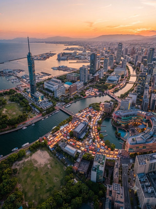 🇯🇵 Japan Trip Review: Fukuoka 5 Days 4 Nights 🍜
✨ Highlights: Easy to navigate city, delicious food, famous ramen, and continuation of Kyushu travel.
💰 Budget: 28,000–45,000 THB/person
🗓️ Recommended Itinerary:
Day 1: Hakata + Canal City
Day 2: Dazaifu
Day 3: Tenjin + Nakasu
Day 4: Yufuin
Day 5: Shopping + Return to Thailand
⭐ Must-See:
🍜 Hakata Ramen
🏙️ Canal City
⛩️ Dazaifu
🛍️ Tenjin
🌃 Nakasu
♨️ Yufuin
🌸 Recommended Time: March–May / October–November
👍 Suitable for: Foodies, first-time travelers, couples, and those who want a relaxing trip to Japan.
⭐ Rating: 9/10
"The city isn't too big, it's easy to navigate, there's plenty of food, and it's a great gateway to Kyushu."