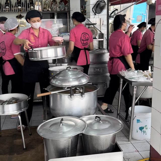 勁抵食嘅米芝蓮推介：紅大哥水門雞飯