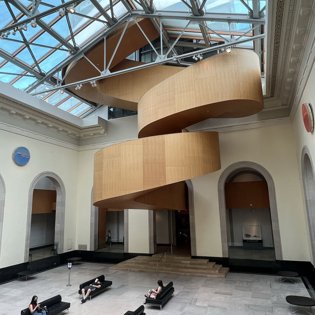 🎨 進入藝術的奇幻世界：Art Gallery of Ontario 🏛️