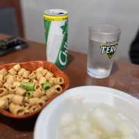 레트로 분위기 치킨 맛집 ‘하우스홀드’