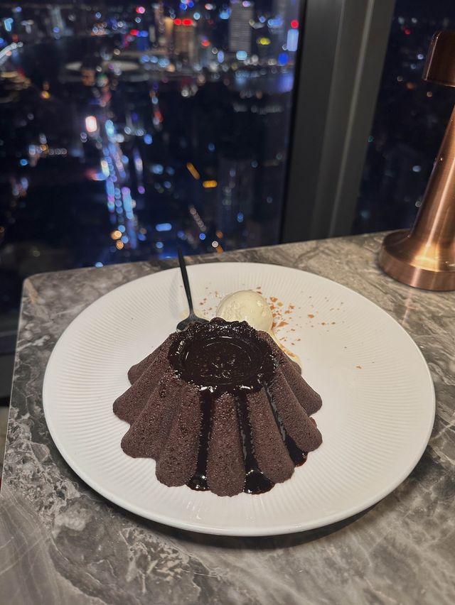 Dining with breathtaking views! ✨