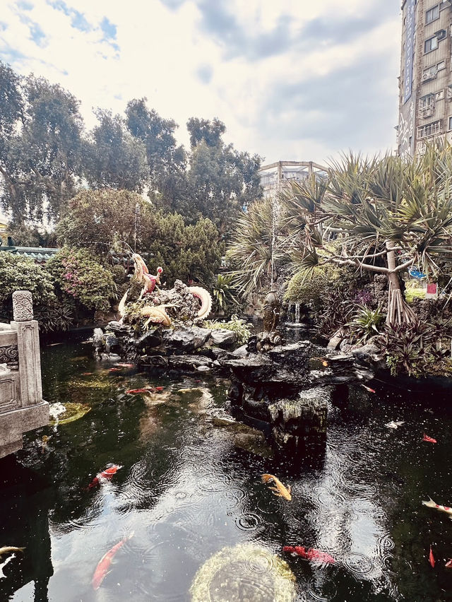 Stunning temple in Taipei City