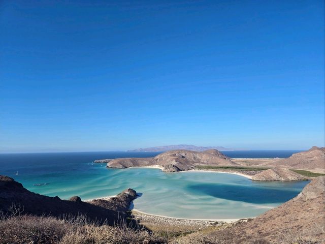 Some views are so surreal… you almost want to keep them secret 🌊✨