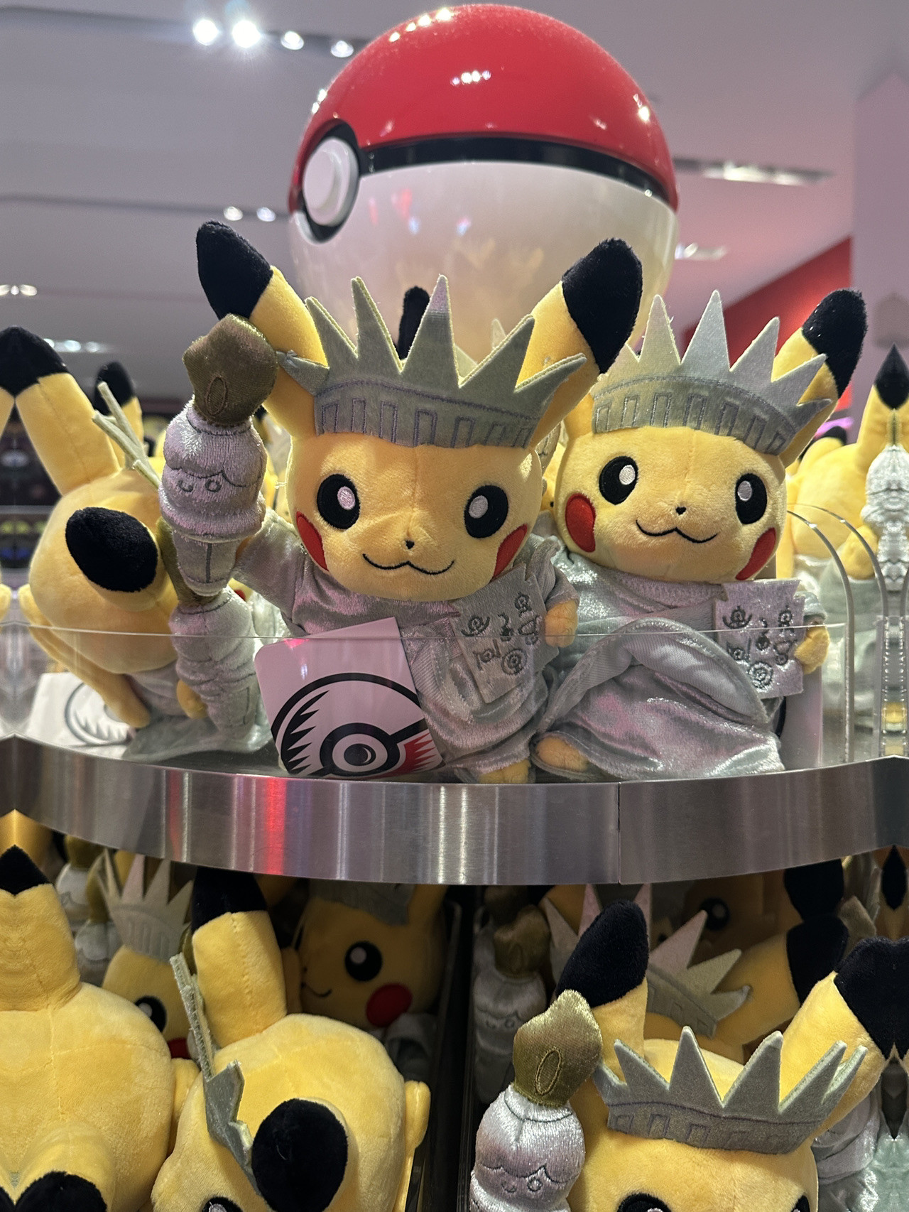 ニューヨークのNintendo Store｜自由の女神限定ピカチュウ＋ 
