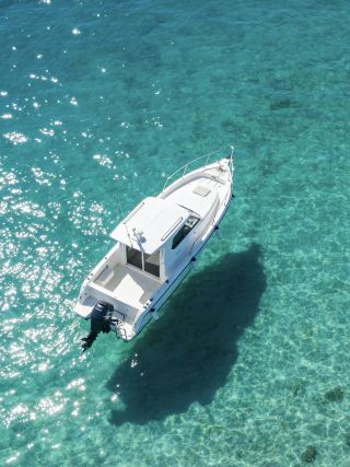 This isn't the Mediterranean Sea 🌊🐬, it's Kochi, Japan! Encountering a "transparent sea" on Kashiwa Island.
