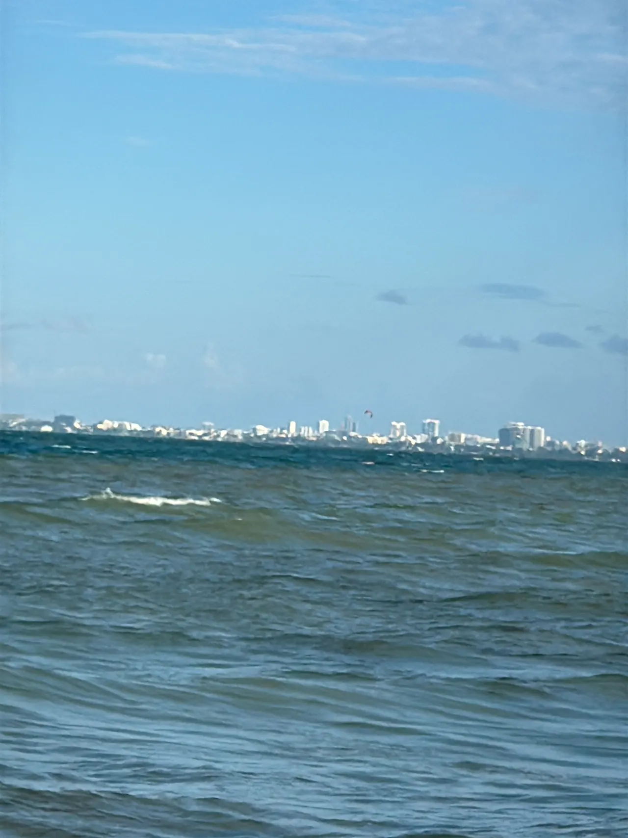 達累斯薩拉姆海灘氛圍：陽光、沙灘與啜飲 🌴🌊
