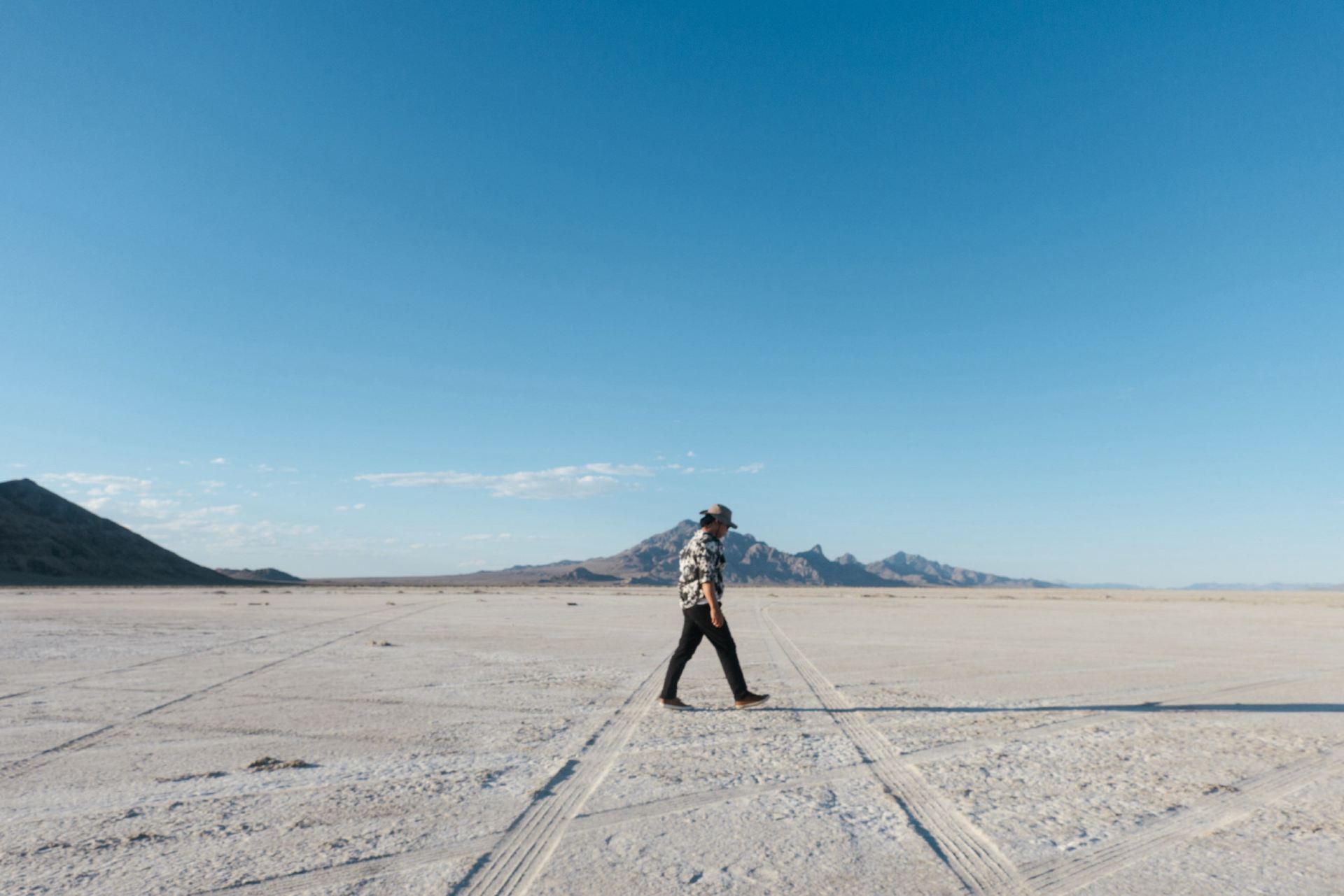 Dreamlike Landscapes at Bonneville Salt Flats ✨🏜️  
Get ready for surreal white vistas stretching to infinity at the Bonneville Salt Flats—Utah’s legendary patchwork of salt, perfect for adventure seekers, photographers, and those chasing unique desert vibes.

The best route is to drive straight from Tooele County, with easy highway access (about 90 minutes west). Arrive early in the morning or late afternoon for softer, golden light and cooler temperatures—the salt shimmers beautifully at these hours. Must-do activities include strolling right out onto the flats, trying out your creative perspective shots (those “tiny human in giant landscape” photos are a must!), and watching the horizon literally dissolve. If visiting after rainfall, you’ll catch a mirror effect as the water creates a stunning reflected sky—always a crowd pleaser.

Insta-worthy angles: For killer photos, shoot low for vast reflections or face west at sunset for fiery skies. Wide shots with silhouettes pop here, as do playful scale illusions—bring props for creative shots!

Practical tips: There’s no shade, water, or restrooms—bring bottled water, sunblock, a hat, and snacks. Stay on the designated flats; off-road driving is strictly regulated outside event times. Cell service can be spotty; download directions in advance.

Key precautions: Check weather and rainfall updates—heavy rains can make sections inaccessible and muddy. The salt is tough but can corrode vehicles; rinse your car after your visit.

For a seamless trip, pack plenty of water, check your car’s tires, and bring a fully charged camera. Layer up if visiting at dawn or dusk—it gets chilly fast!

#BonnevilleSaltFlats  #UtahAdventure  #DesertDream  #PhotoSpot  #TravelTips 