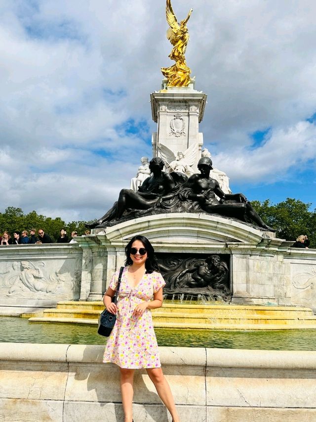 Changing of Guards at Buckingham Palace 