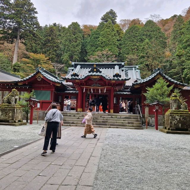 Skip the queue at Hakone Shrine