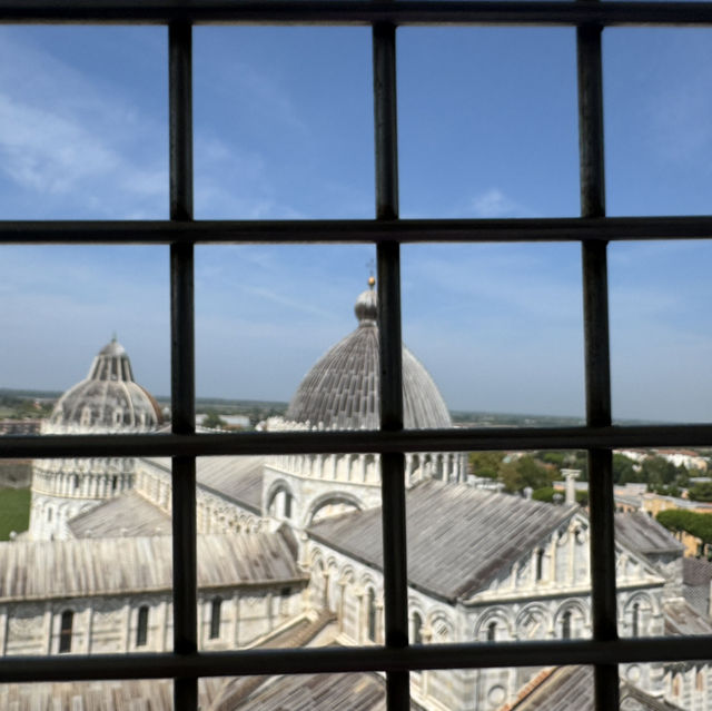 The Leaning Tower of Pisa : Effortlessly Tilted