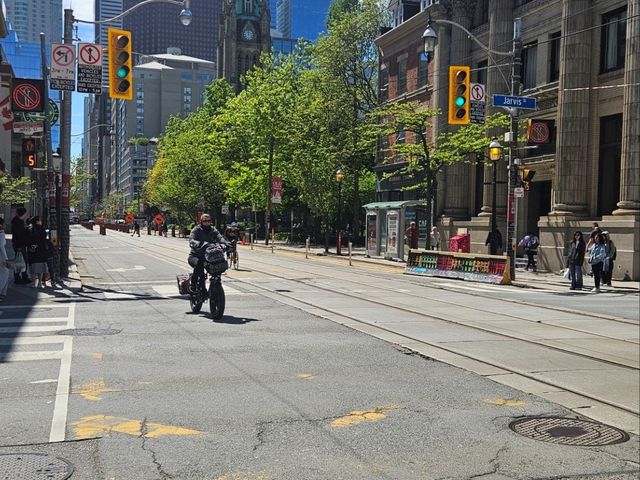 Toronto in 3 Days: From Urban Vibes to Island Sunsets and Historic Castles