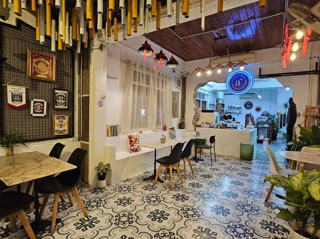 ☕✨ Aplus Café - คาเฟ่เล็กๆ ในหลวงพระบาง ☕️