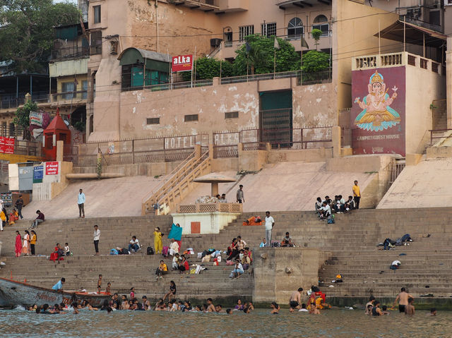To live or to die here in Varanasi?