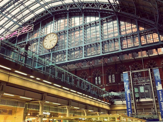 Leicester to London: From Golden Mile to Big Ben