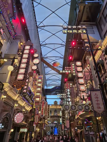 💕 Love Takes Center Stage at Shanghai's Most Romantic Theme Park! ✨