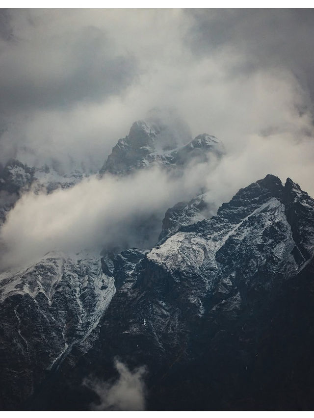 Annapurna Awaits: Where Mountains Whisper Magic 🏔️✨