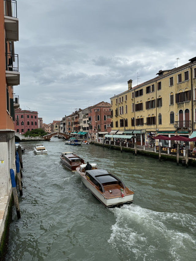 Discover the Enchantment of Venice! 🇮🇹❤️ Discover the Enchantment of Venice! 🇮🇹❤️