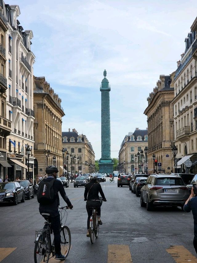 Exploring Paris’ 8th Arrondissement: Must-Dos & Halloween Fun 🎃