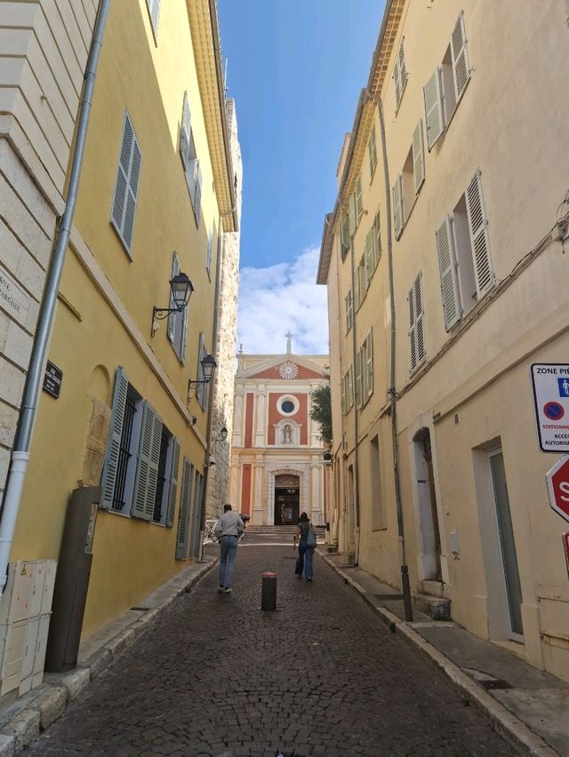 Here are the top 10 places you must visit in south of France 🧭🇫🇷✨️ Here are the top 10 places you must visit in south of France 🧭🇫🇷✨️