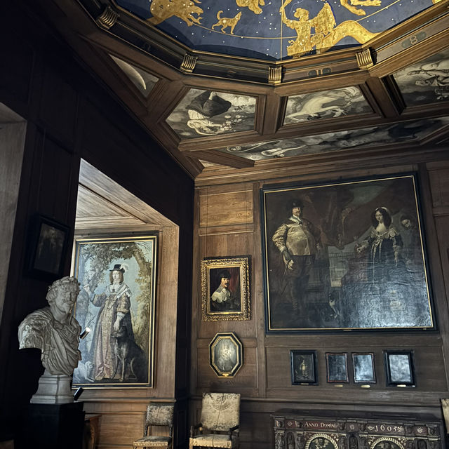 湖に浮かぶような宮殿、フレデリクスボー城 湖に浮かぶような宮殿、フレデリクスボー城